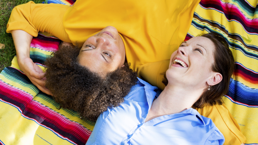 Inom tusendelar av en sekund avgörs det första intryck andra får av dig - så det gäller att vara snabb och passa på att le stort. Foto: Shutterstock